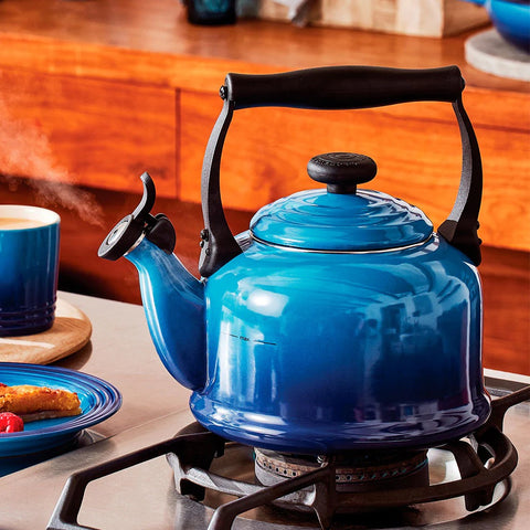 Le Creuset Classic Whistling Kettle – 2.1 L Marseille