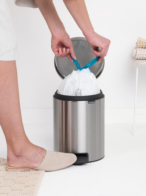 Kosh plehrash Brabantia NewIcon me pedale 5 litra – E zezë mat