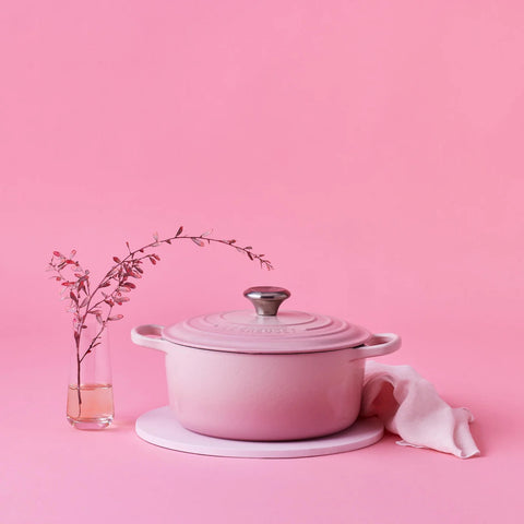 Le Creuset Cast Iron Round Casserole 20 cm / 2.4 L Shell Pink