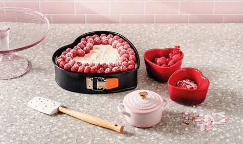 Le Creuset Heart Springform Tin, 25 cm
