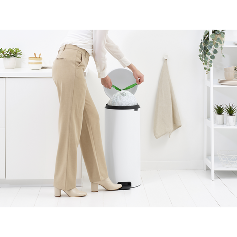 Kosh Mbeturinash Brabantia NewIcon me Pedale 30 Litra – i Bardhë